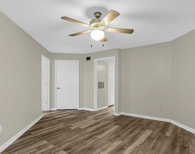 7210 Westpointe Boulevard - Photo Thumbnail 10