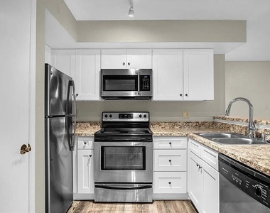 7210 Westpointe Boulevard - Photo Thumbnail 1