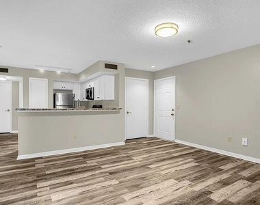 7210 Westpointe Boulevard - Photo Thumbnail 4