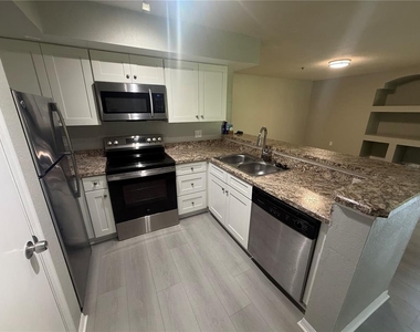 7210 Westpointe Boulevard - Photo Thumbnail 6
