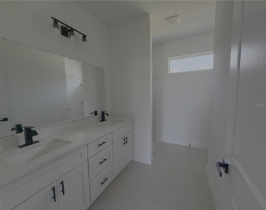 1852 W Quaker Lane - Photo Thumbnail 17