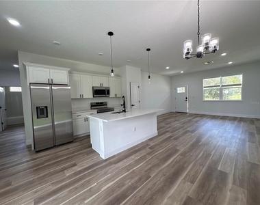 1852 W Quaker Lane - Photo Thumbnail 1