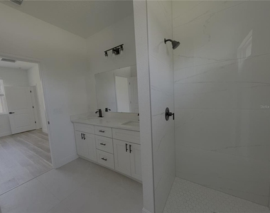 1852 W Quaker Lane - Photo Thumbnail 12