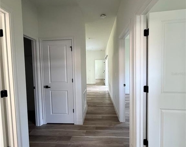 1852 W Quaker Lane - Photo Thumbnail 13