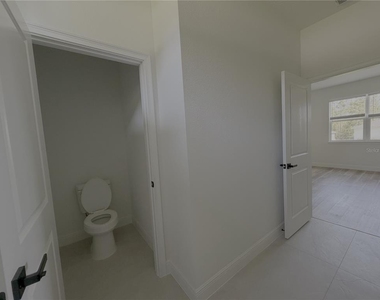 1852 W Quaker Lane - Photo Thumbnail 14