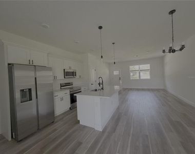 1852 W Quaker Lane - Photo Thumbnail 2
