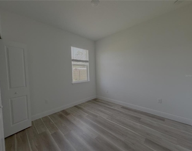 1852 W Quaker Lane - Photo Thumbnail 24