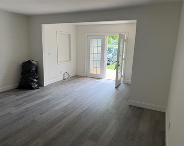 11054 Se 56th Avenue - Photo Thumbnail 5