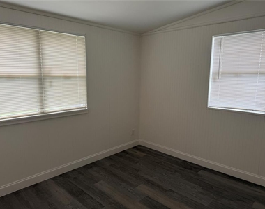 11054 Se 56th Avenue - Photo Thumbnail 9