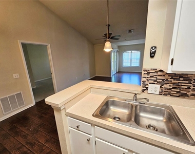 6548 Swissco Drive - Photo Thumbnail 18