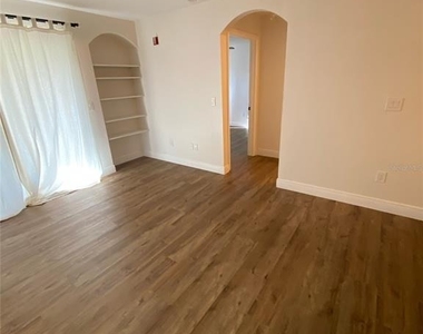 823 Camargo Way - Photo Thumbnail 7