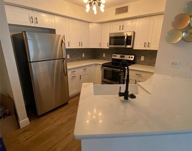 823 Camargo Way - Photo Thumbnail 4