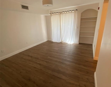 823 Camargo Way - Photo Thumbnail 6