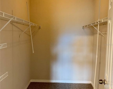 826 Grand Regency Point - Photo Thumbnail 16