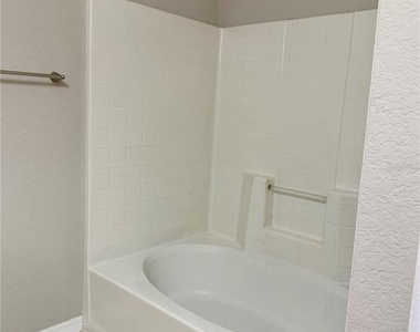 826 Grand Regency Point - Photo Thumbnail 22