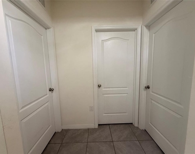 2250 Hidden Palm Drive - Photo Thumbnail 4
