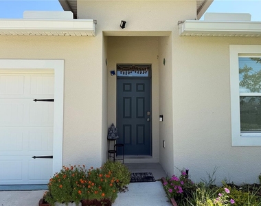 2250 Hidden Palm Drive - Photo Thumbnail 2