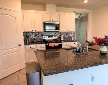 2250 Hidden Palm Drive - Photo Thumbnail 11
