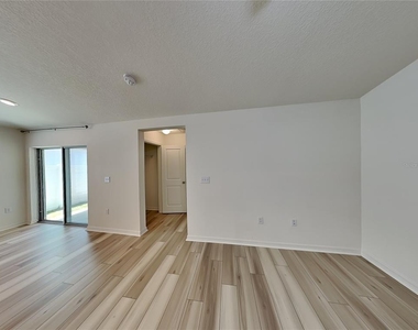 1052 Papaya Circle - Photo Thumbnail 2