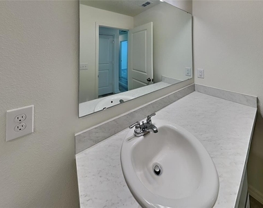 1052 Papaya Circle - Photo Thumbnail 16