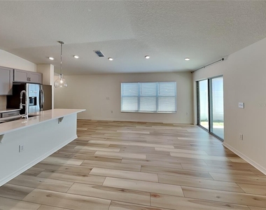 1052 Papaya Circle - Photo Thumbnail 3