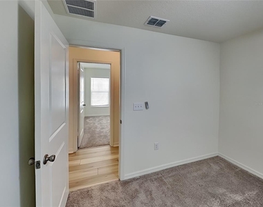 1052 Papaya Circle - Photo Thumbnail 15