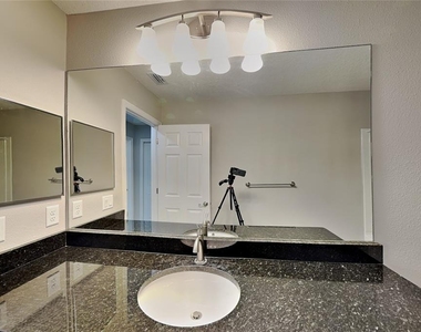 7961 N Primrose Drive - Photo Thumbnail 12