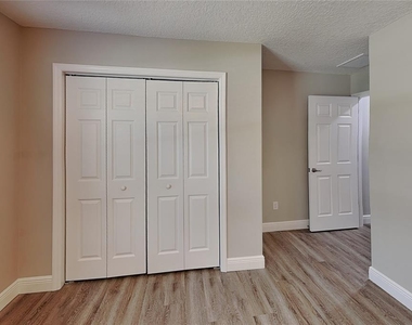 7961 N Primrose Drive - Photo Thumbnail 10