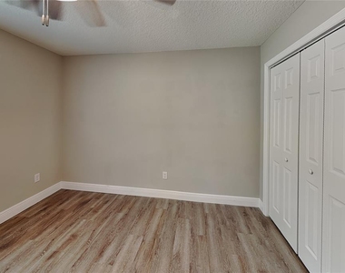 7961 N Primrose Drive - Photo Thumbnail 8