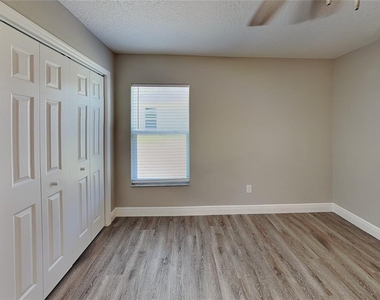 7961 N Primrose Drive - Photo Thumbnail 9