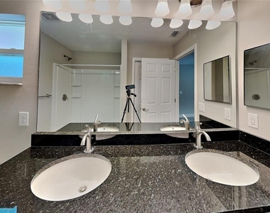 7961 N Primrose Drive - Photo Thumbnail 5