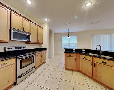 589 Errol Parkway - Photo Thumbnail 3