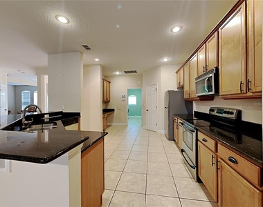 589 Errol Parkway - Photo Thumbnail 4