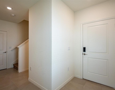 757 Stoney Point Circle - Photo Thumbnail 15
