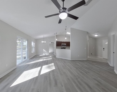 820 Marion Oaks Manor - Photo Thumbnail 3