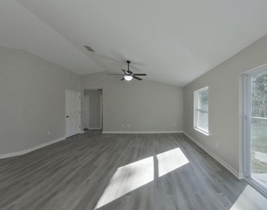 820 Marion Oaks Manor - Photo Thumbnail 7