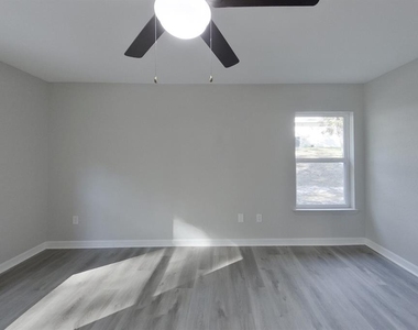 820 Marion Oaks Manor - Photo Thumbnail 12