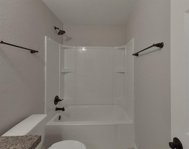 820 Marion Oaks Manor - Photo Thumbnail 14