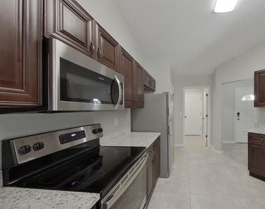 820 Marion Oaks Manor - Photo Thumbnail 9
