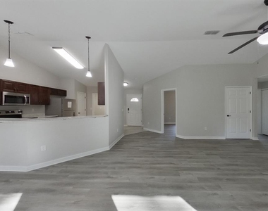 820 Marion Oaks Manor - Photo Thumbnail 4