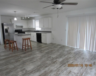 11719 Lake Drive - Photo Thumbnail 7