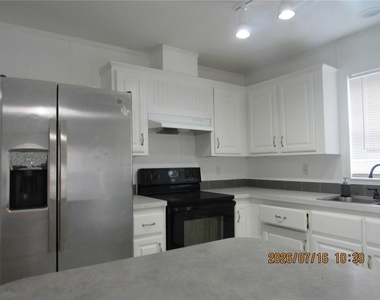 11719 Lake Drive - Photo Thumbnail 2