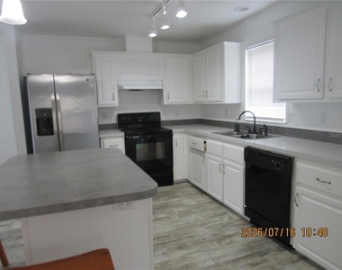 11719 Lake Drive - Photo Thumbnail 4