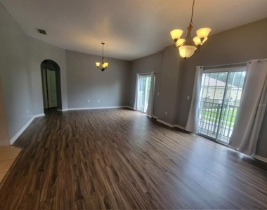 1432 Broken Oak Drive - Photo Thumbnail 5