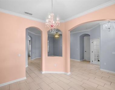 410 Sauvignon Way - Photo Thumbnail 9