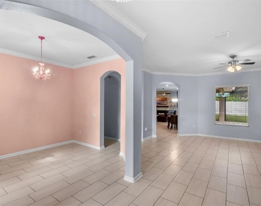 410 Sauvignon Way - Photo Thumbnail 7