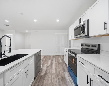 17180 Drayton Lane - Photo Thumbnail 10