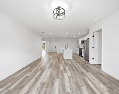 17180 Drayton Lane - Photo Thumbnail 4