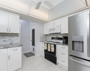 1720 Florence Avenue - Photo Thumbnail 13