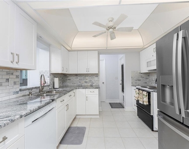 1720 Florence Avenue - Photo Thumbnail 10